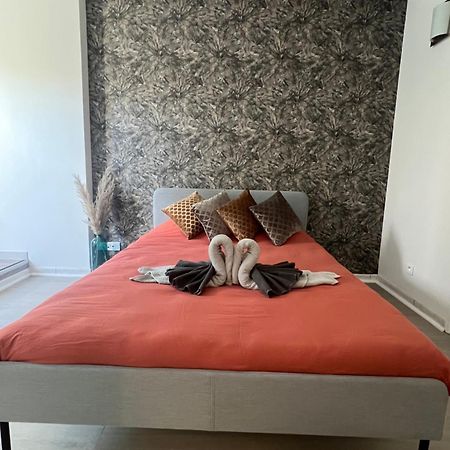 House Of Spa Privatif - Jaccuzi Et Sauna ลิวรี-การ์กอง ภายนอก รูปภาพ